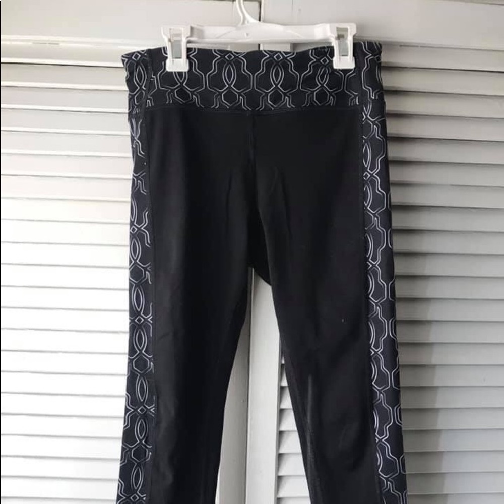 Black white pattern leggings
